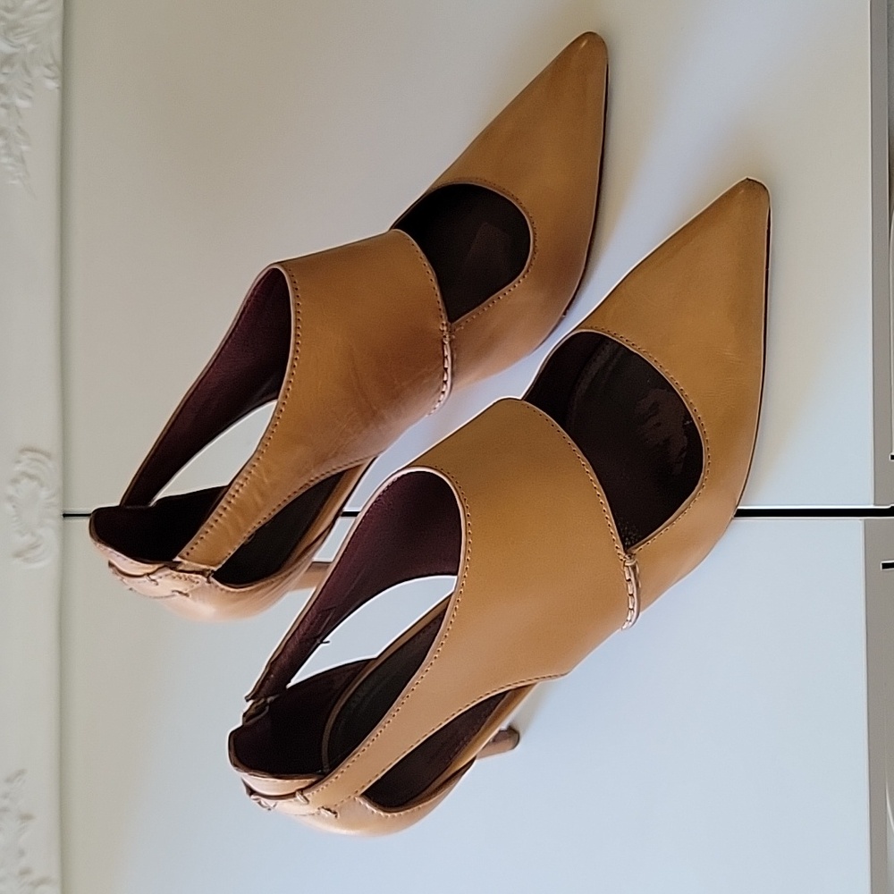 Vintage Coach Vanda Pump